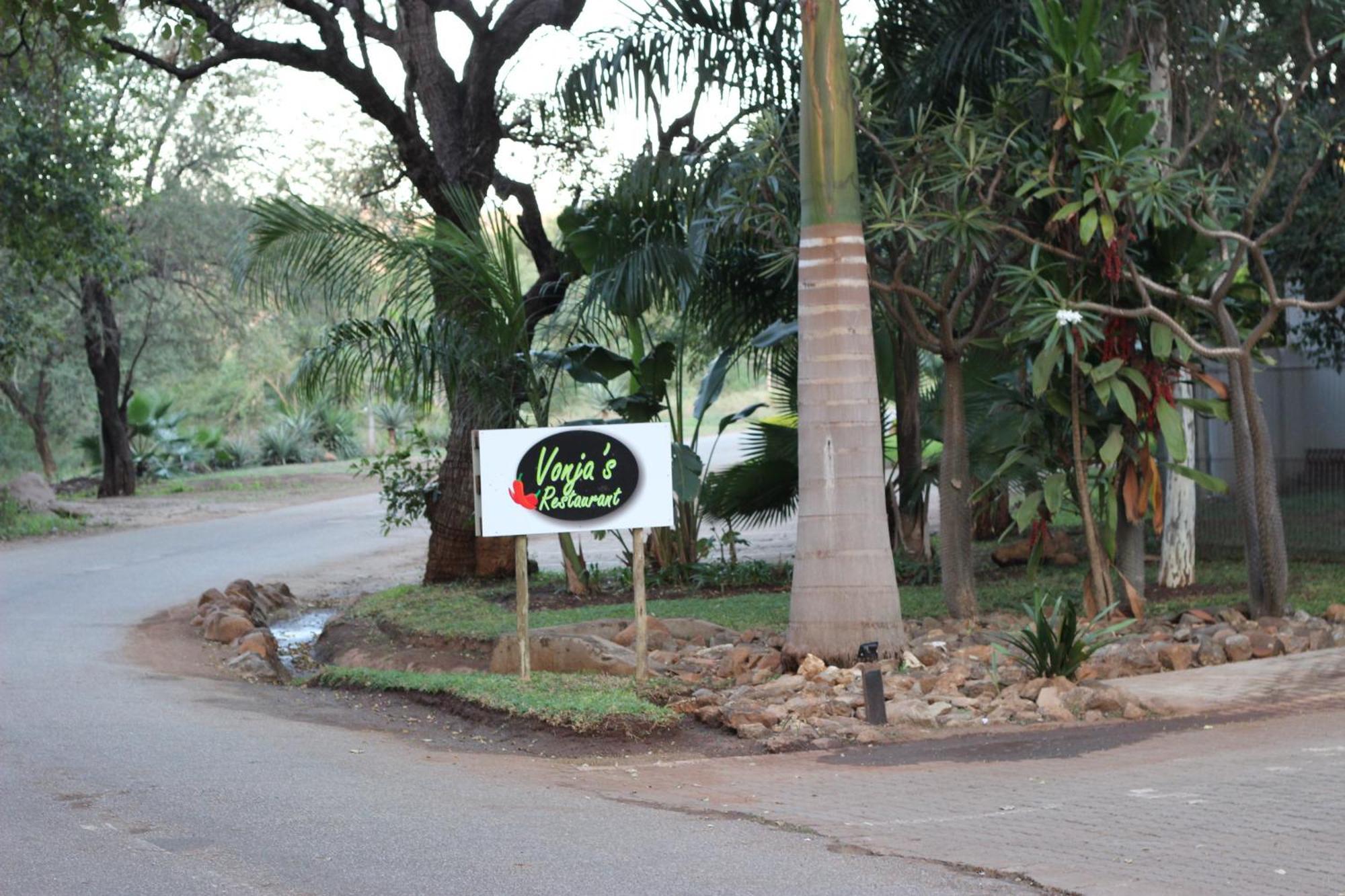 Ecolux Boutique Hotel Komatipoort Bagian luar foto